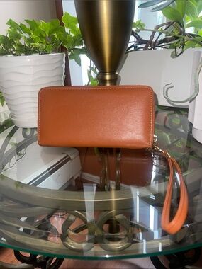 Women’s Zip-Around Wristlet Wallet - Brown